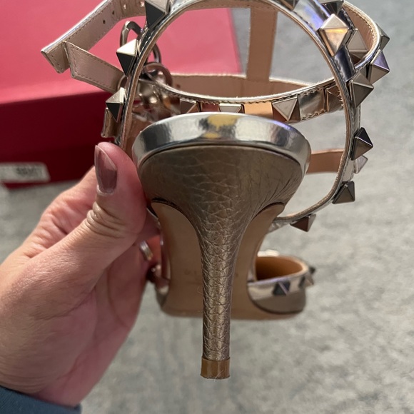 EUC Valentino Rockstud Pumps 65mm size 6 EU36 light gold - Picture 7 of 14